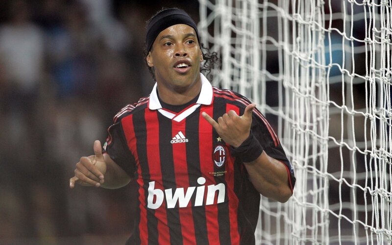 Ronaldinho celebrating goal