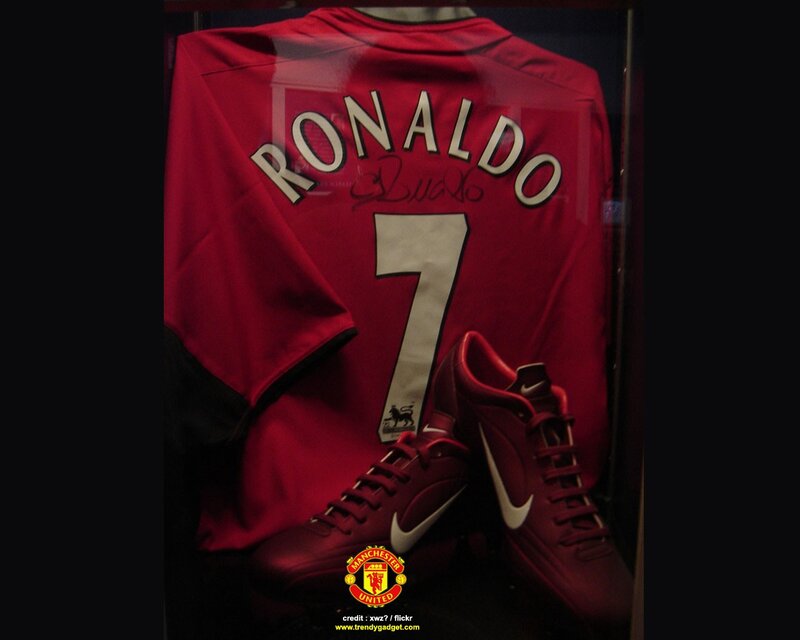 Ronaldo jersey and boots display