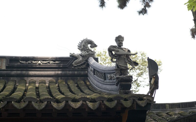 roof sculpture at temple