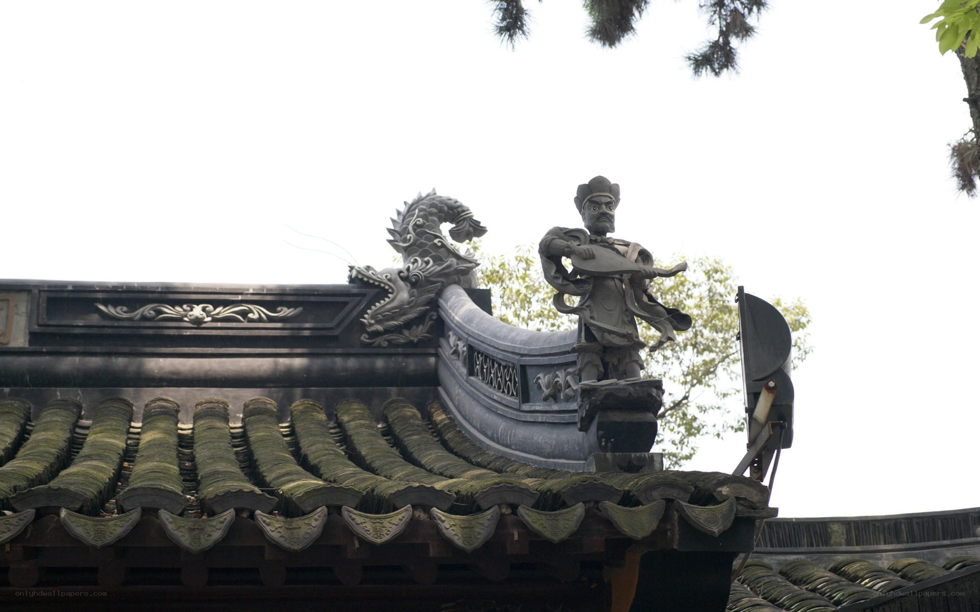 roof sculpture at temple