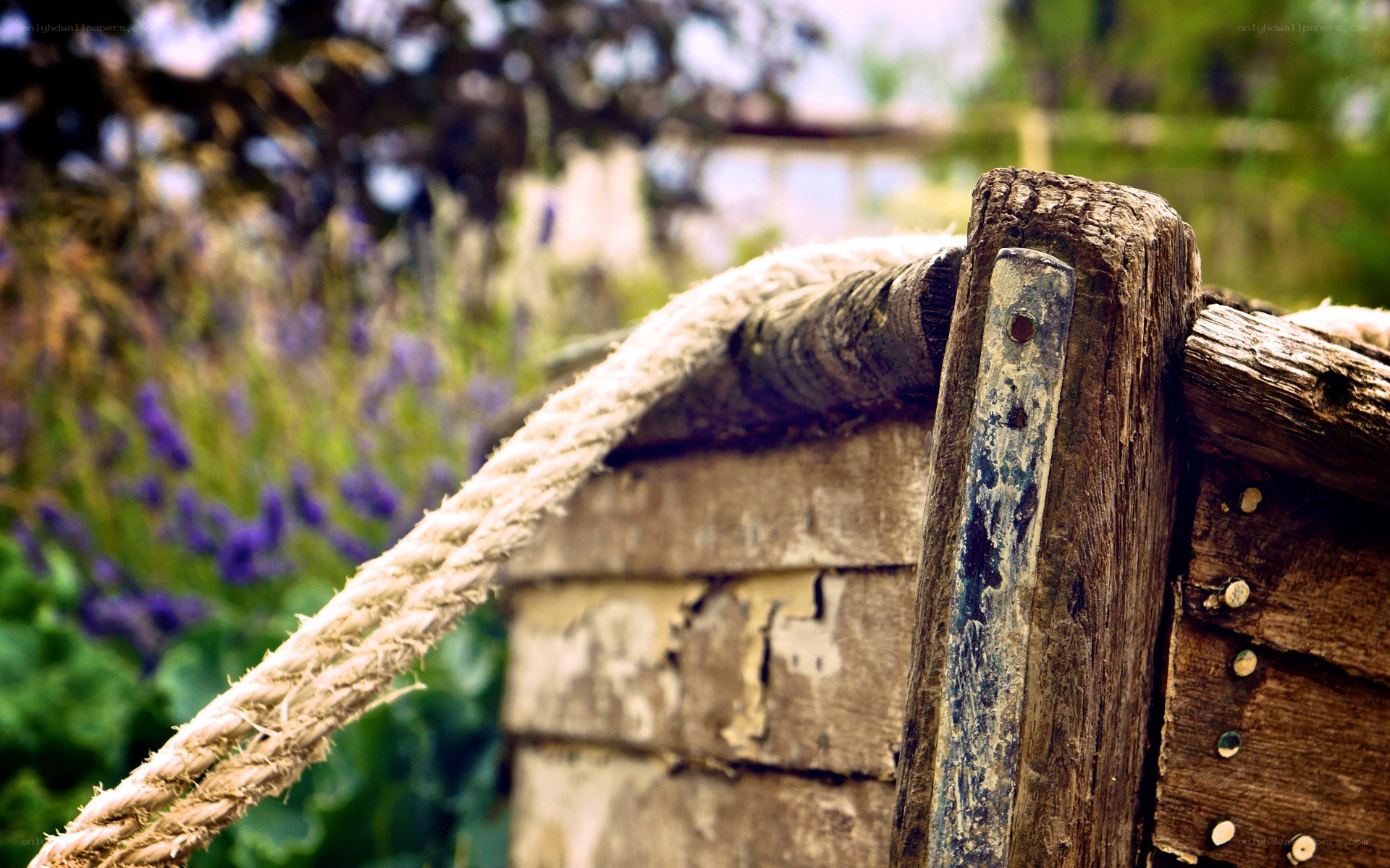 Rope on a wooden crate