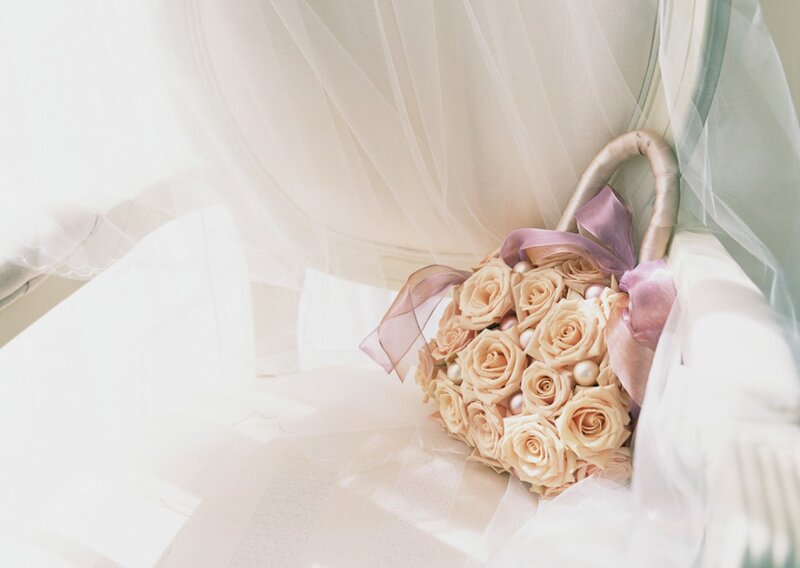 Rose Bouquet in Basket — Beige