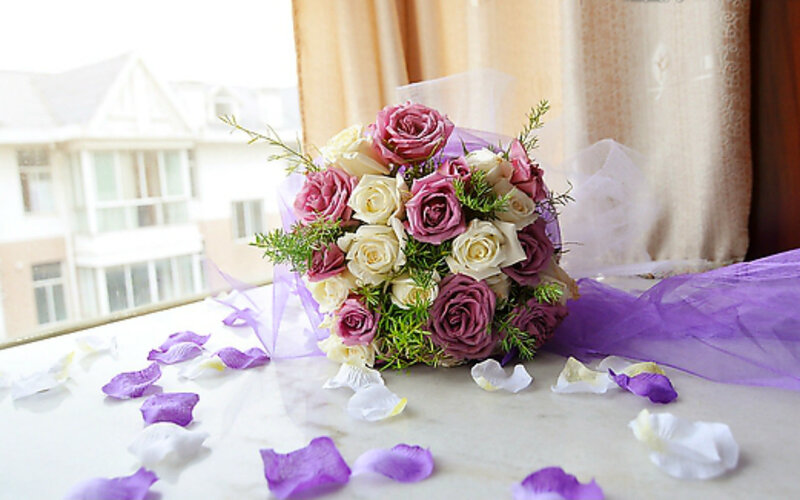 Rose Bouquet on Table — Purple