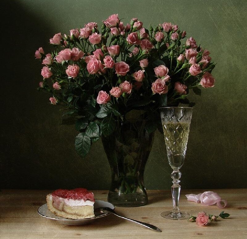 Rose Bouquet with Cake