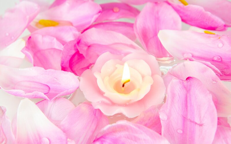 Rose-shaped Candle