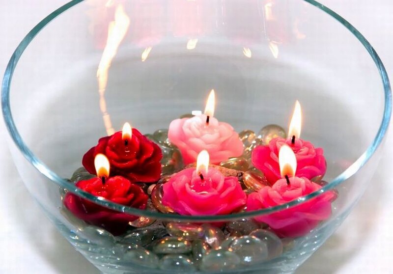 Rose-shaped Candles in Bowl