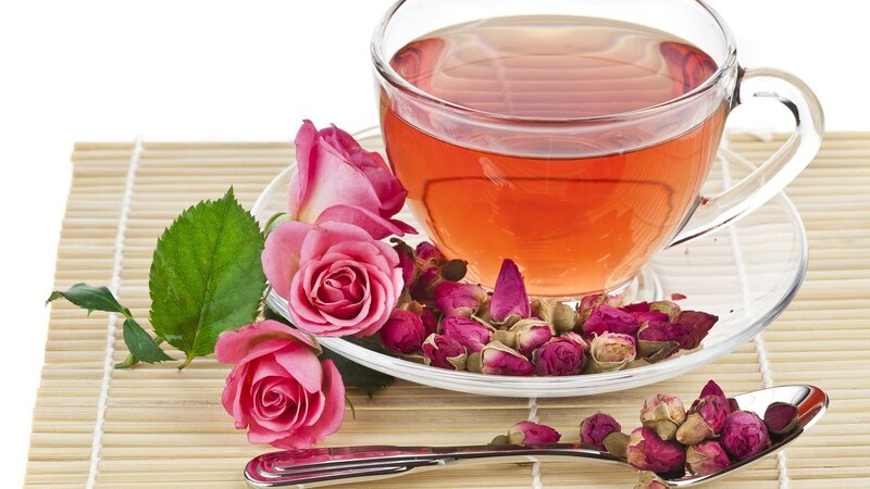 rose tea with flowers