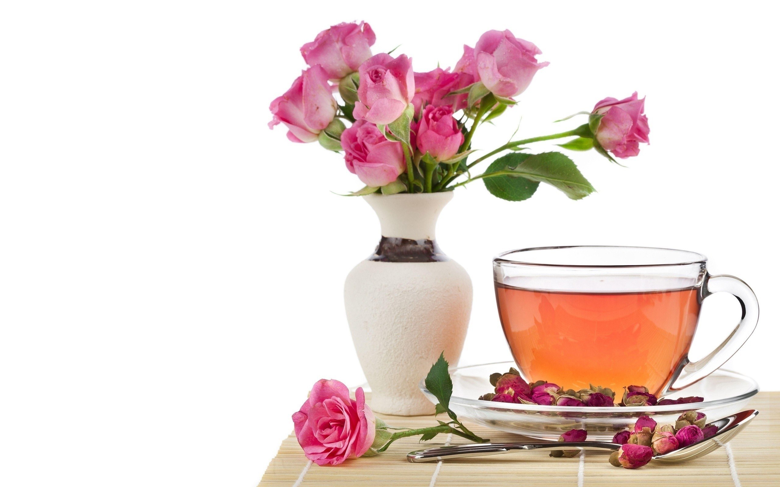 Rose tea with flowers