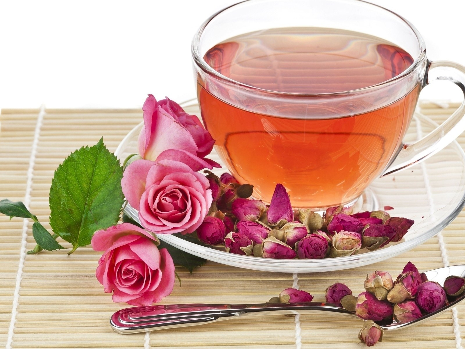 rose tea with fresh roses