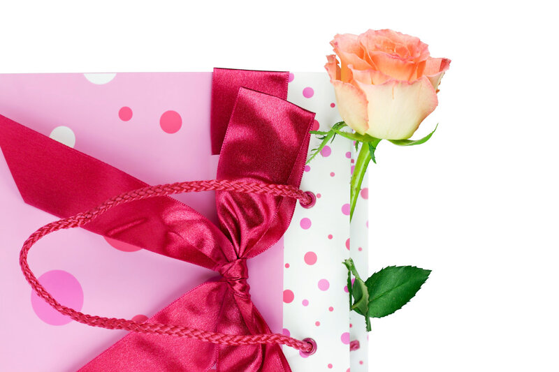 rose with gift bag