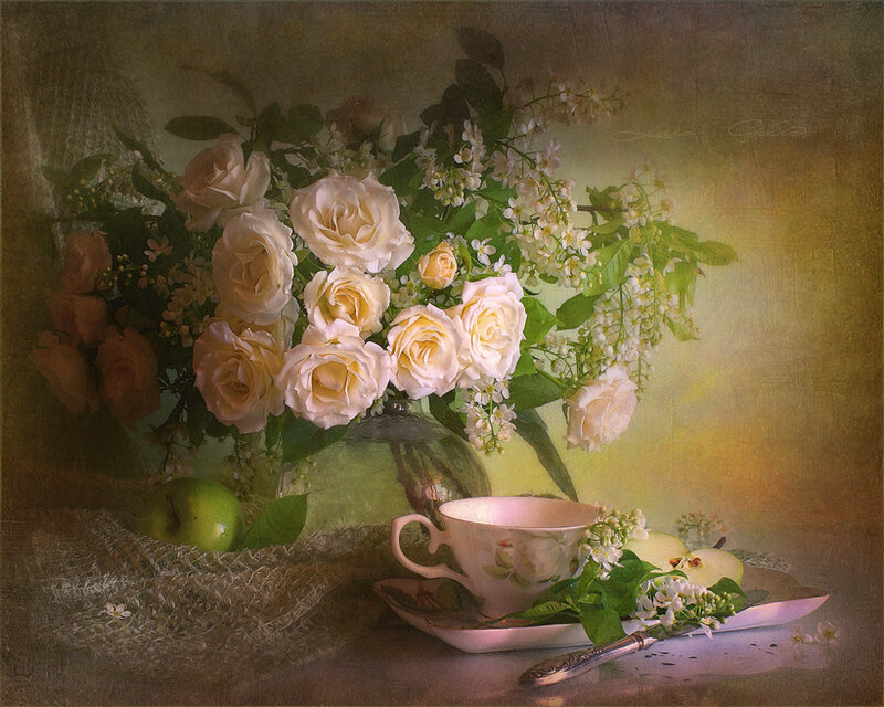 Roses and Apples in Vase — Green