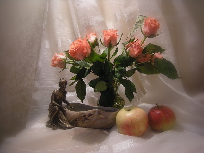 Roses and Apples — White