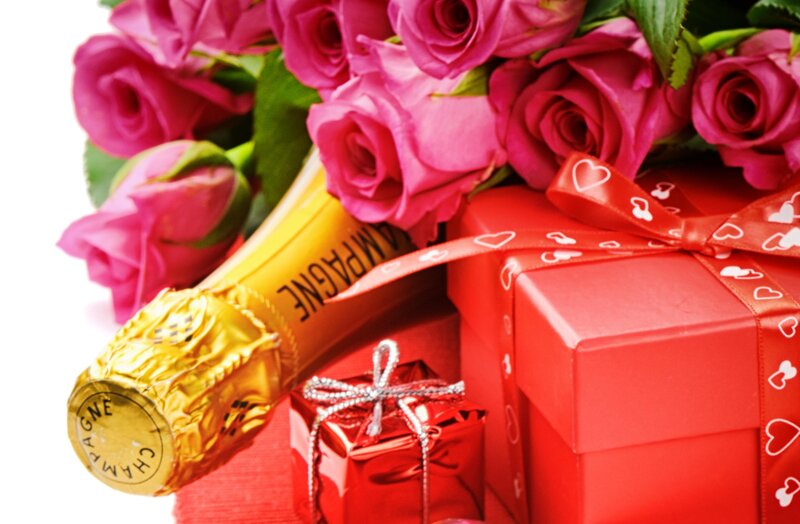 Roses and Champagne Gift
