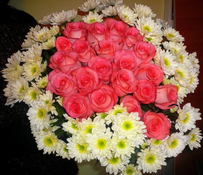 roses and chrysanthemums bouquet