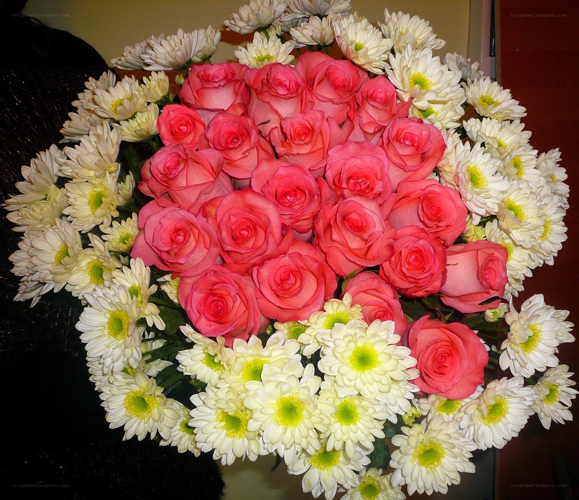 roses and chrysanthemums bouquet
