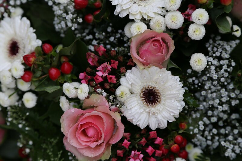 Roses and Daisies Bouquet — White