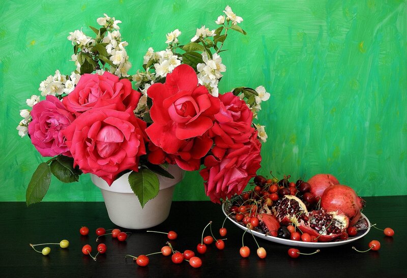Roses and Fruit Arrangement — Red, Calm