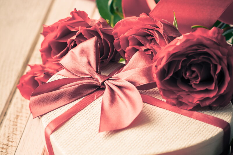 Roses and Gift Box — Red, Romantic, Photograph