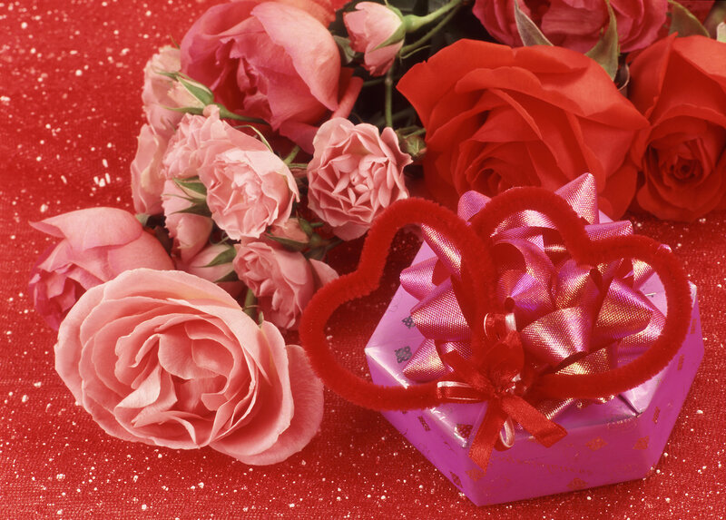 Roses and Gift Box — Red, Romantic