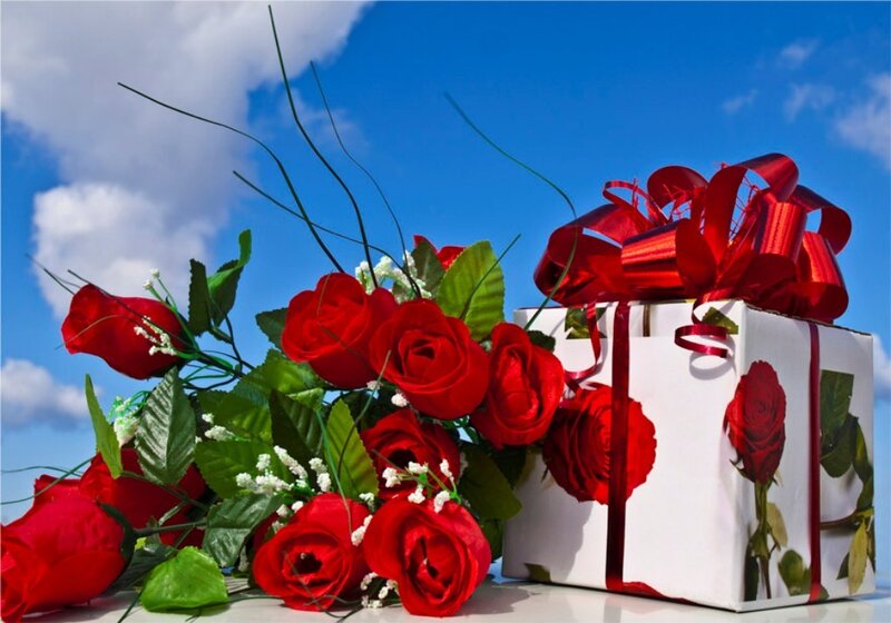Roses and Gift Box — Red