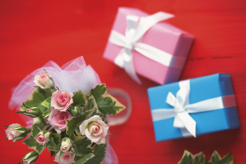Roses and Gift Boxes — Red