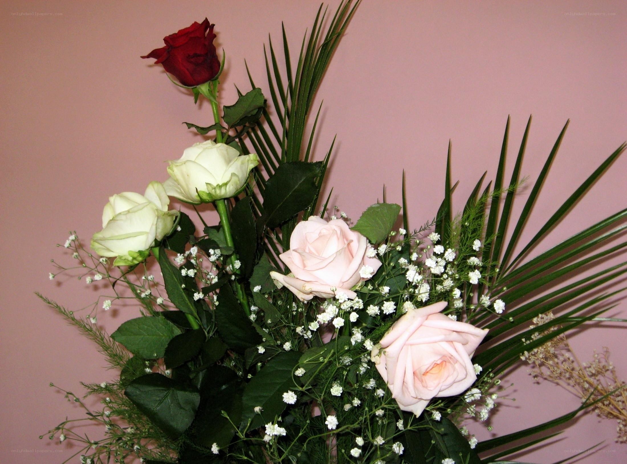 roses and greenery bouquet