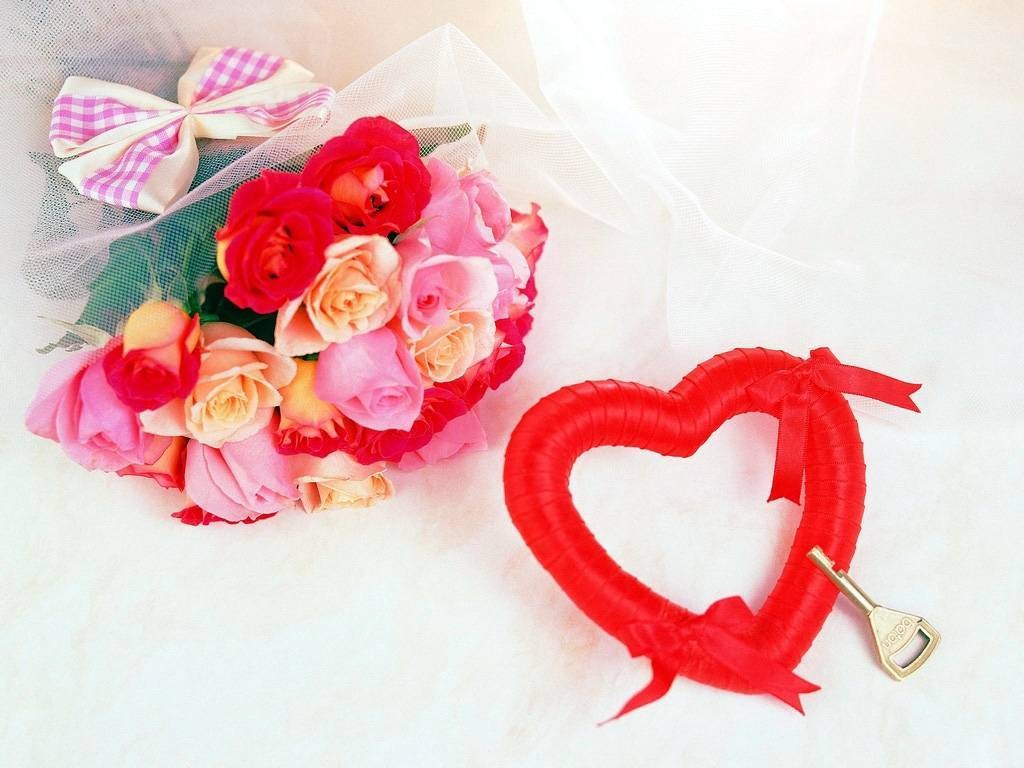 roses and heart keychain
