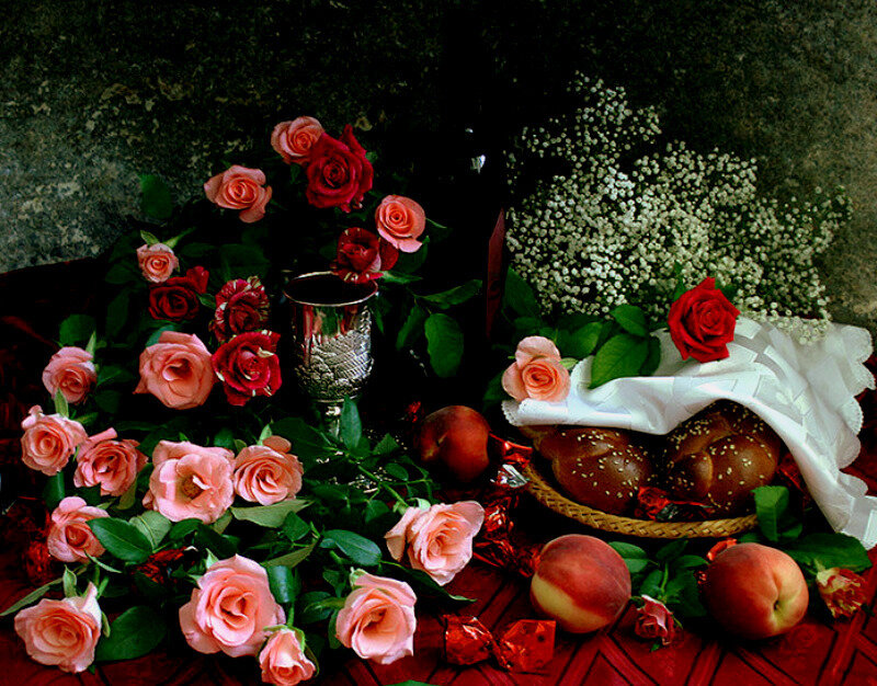 Roses and Peaches Arrangement