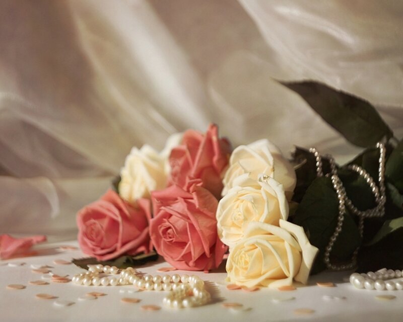 Roses and Pearls — White