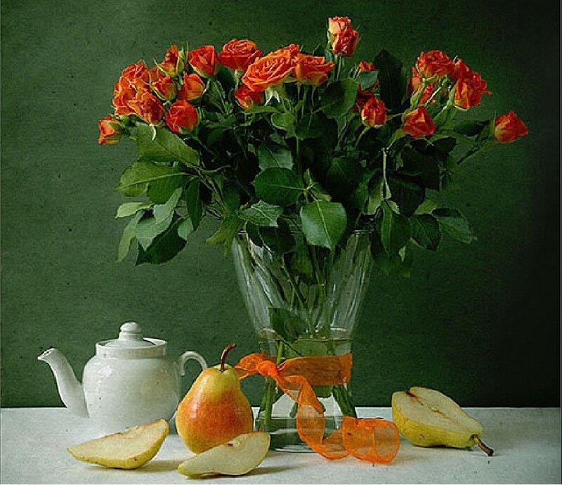 Roses and Pears in Vase — Green