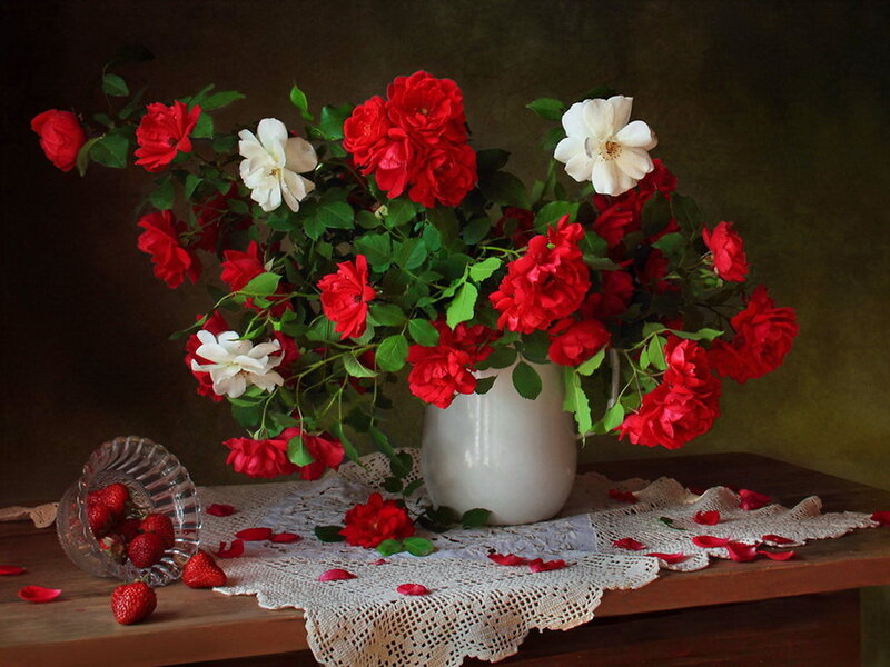 Roses and Strawberries — Red, Serene