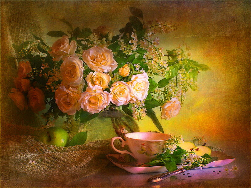 Roses and Tea Cup — Yellow