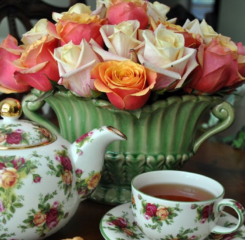 Roses and Tea Set — Green, Serene
