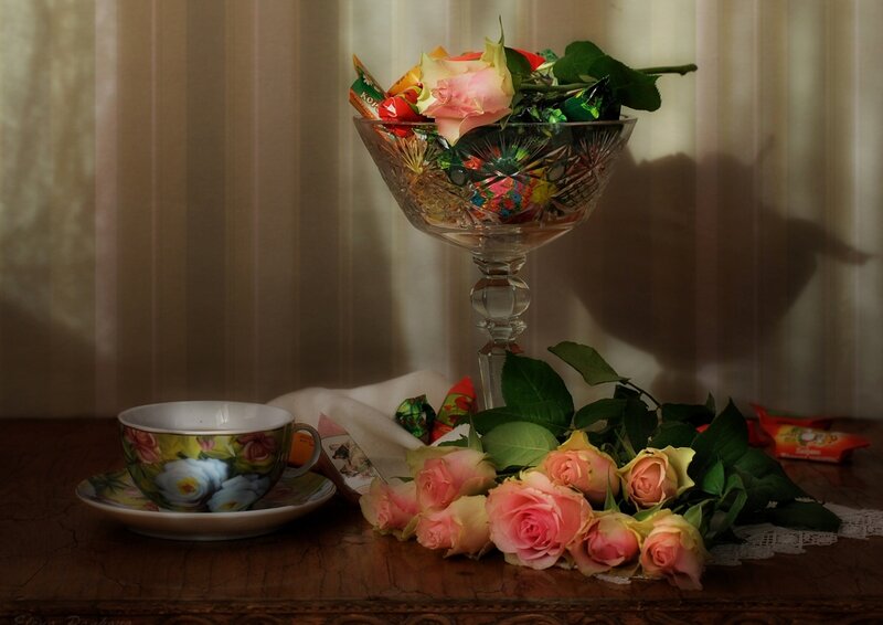 Roses and Tea Set — Pink, Dramatic