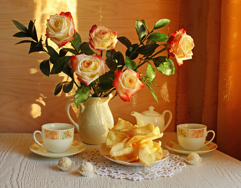 Roses and Tea Set — Yellow, Serene