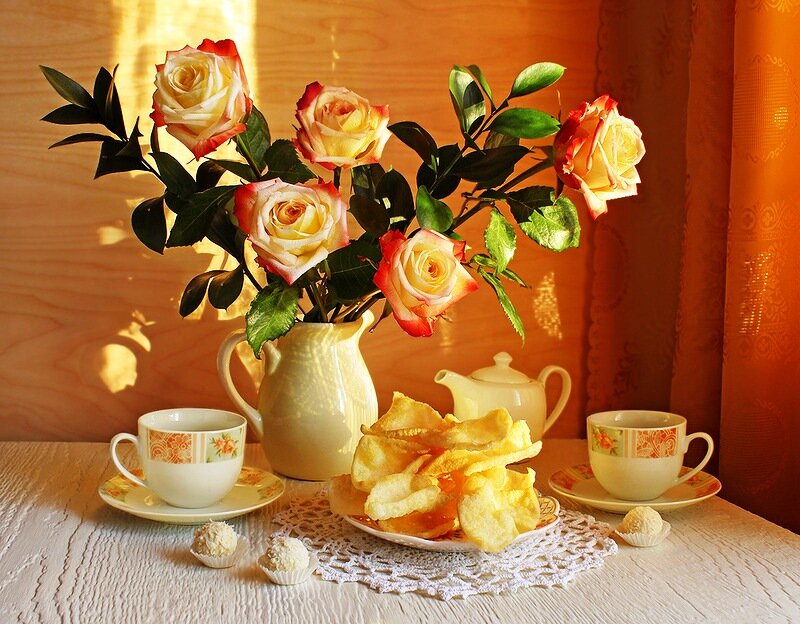 Roses and Tea Set — Yellow