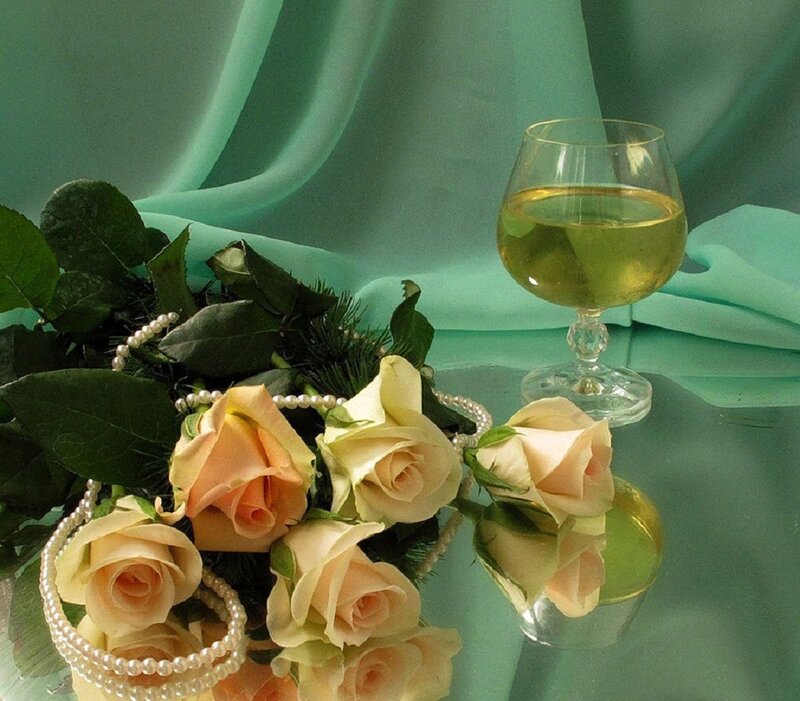 Roses and Wine Glass — Green, Serene