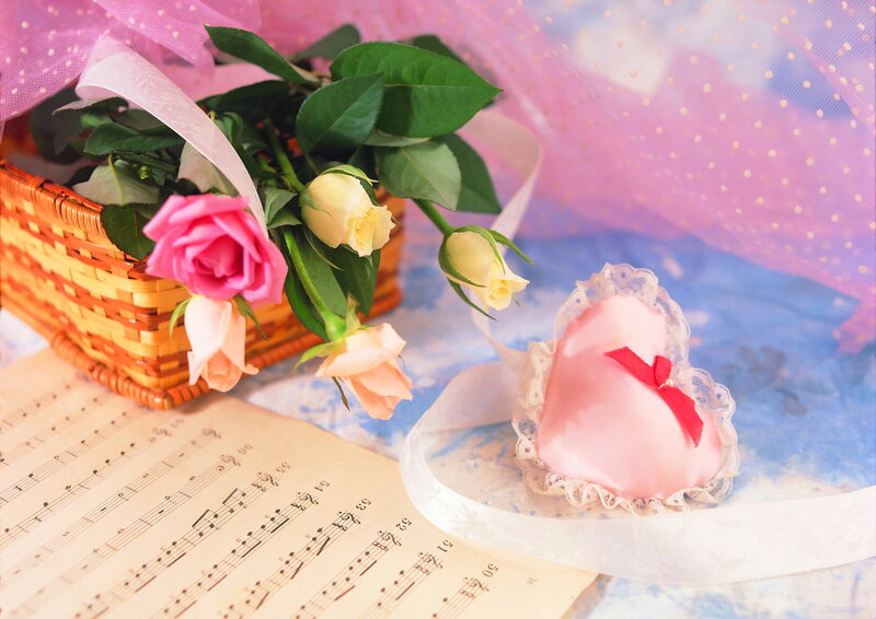 Roses in a Basket — Pink