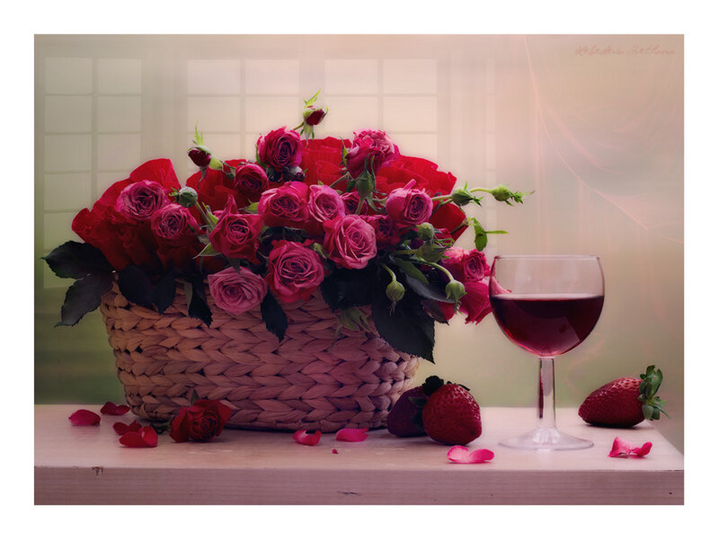 Roses in a Basket — Red, Serene
