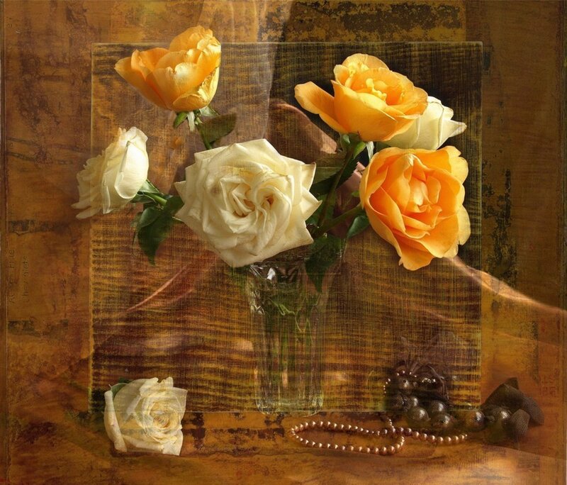 Roses in a Glass Vase — Yellow