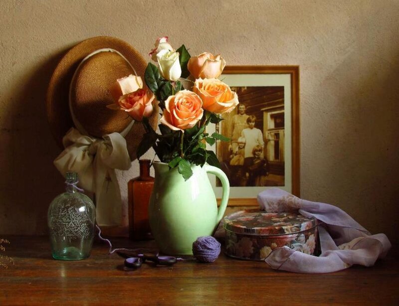 Roses in a Pitcher — Green