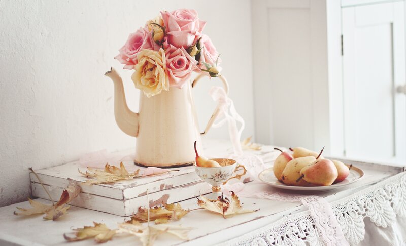 Roses in a Teapot — White