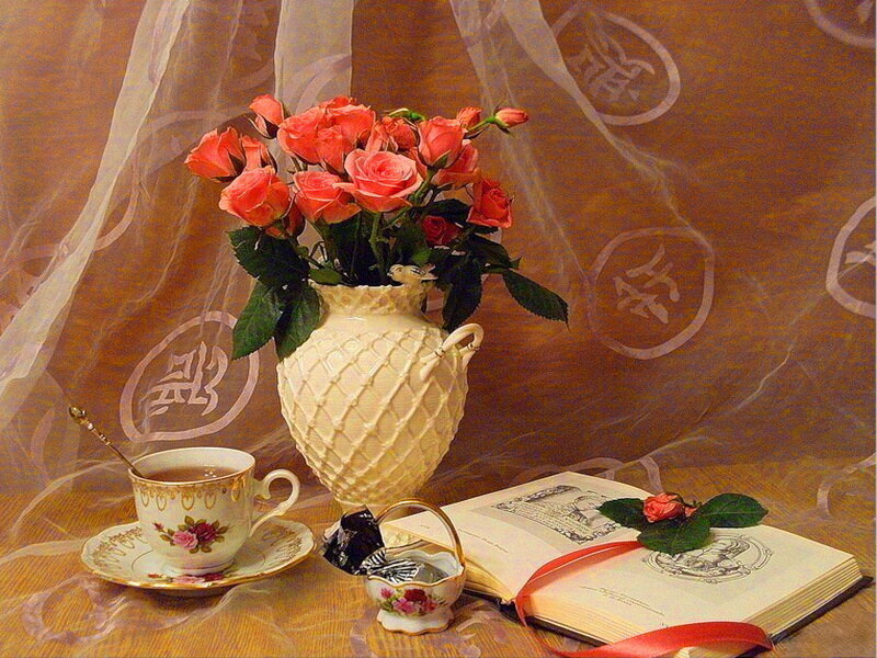 Roses in a Vase — Brown, Serene