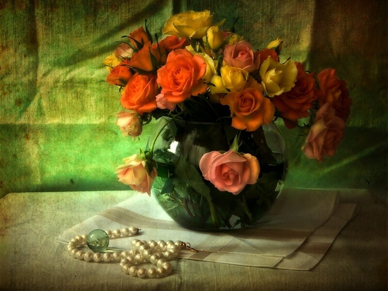 Roses in a Vase — Green, Dramatic