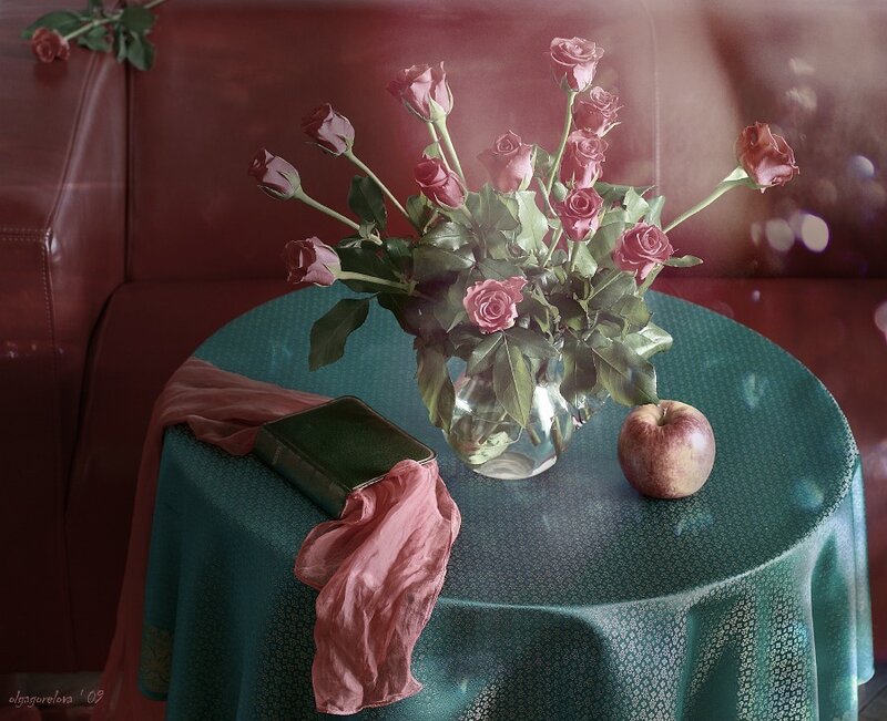Roses in a Vase — Green