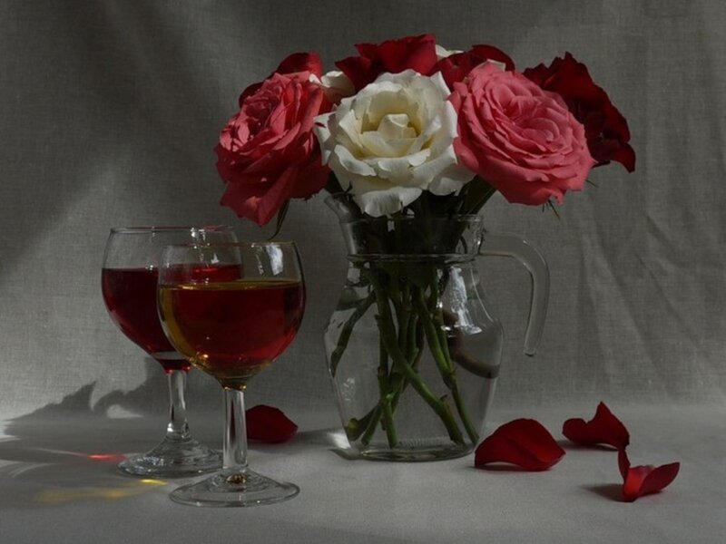 Roses in a Vase — Red, Dramatic, Photograph
