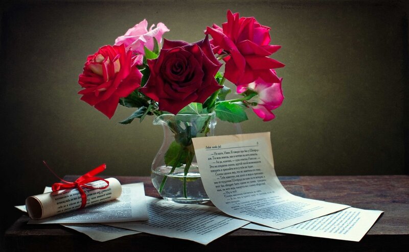 Roses in a Vase — Red, Dramatic