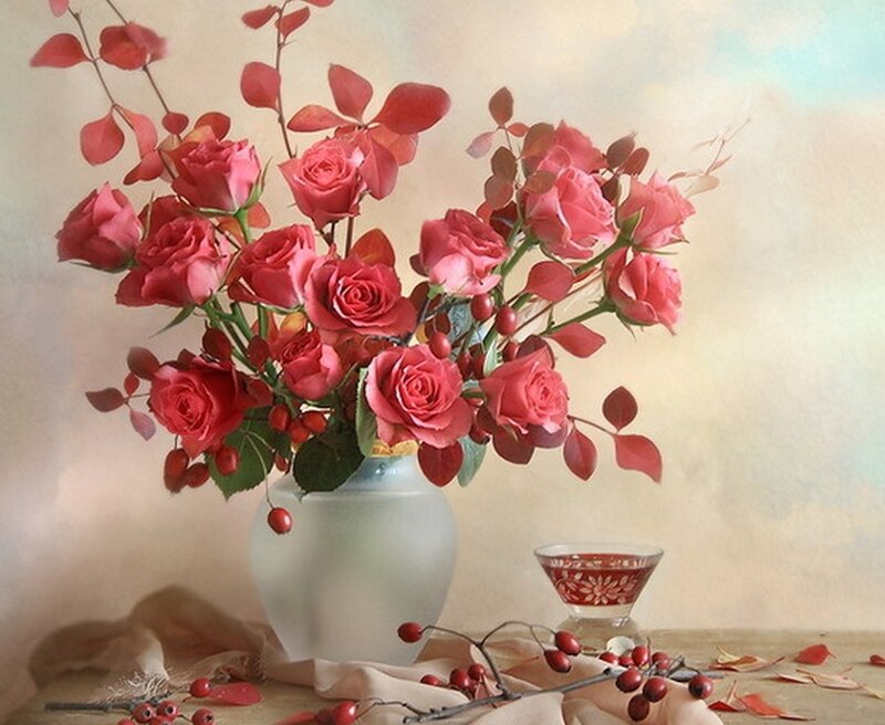 Roses in a Vase — Red