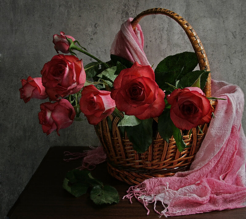 Roses in a Wicker Basket — Red