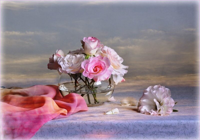Roses in Glass Vase — Pink